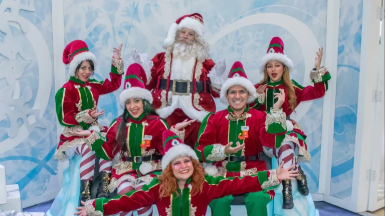 Santa Claus duendes ayudantes equipo evento navideño Chrismas
